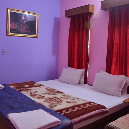 Puja Guest House Varanasi Exterior foto