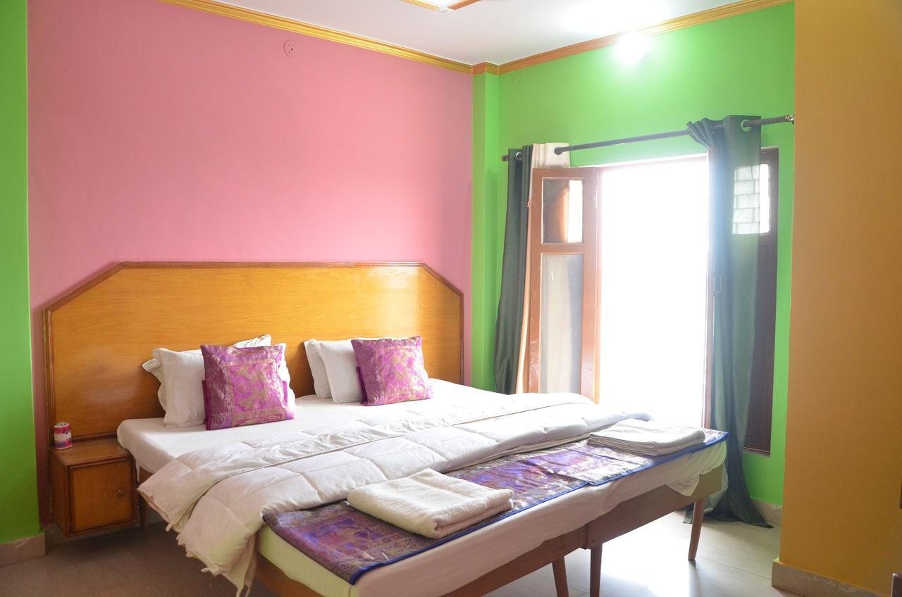 Puja Guest House Varanasi Exterior foto